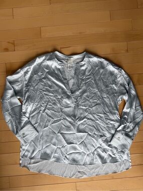Joie 100% silk blouse metallic light blue / silver size small relaxed fit